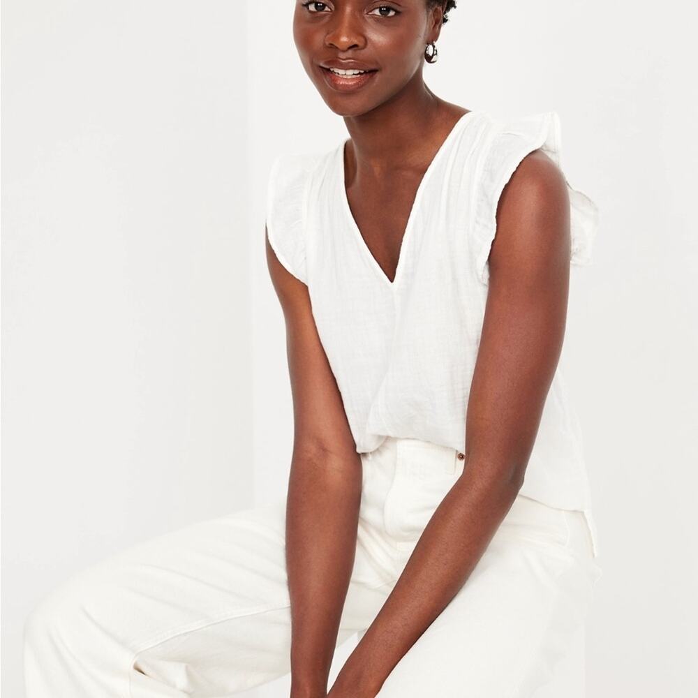 Old Navy White Lilies Sleeveless Crinkle Gauze Top - Picture 5 of 10